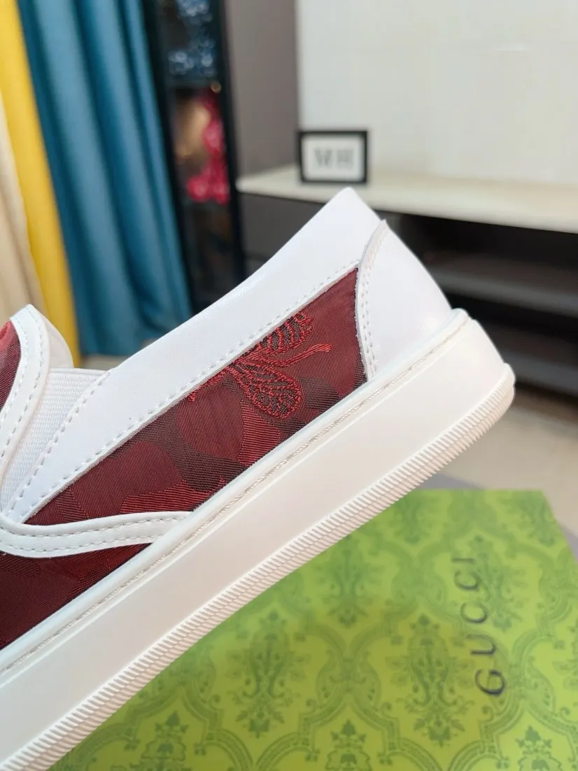 Men's shoes 💰360🌹🌹GUCCI [Gucci] New high-end brand of men's shoes, the latest fashionable casual men's shoes, trendy and versatile style, relaxed and sporty style, uppers imported from Italy, genuine leather lining and ultra-fine workmanship. Original personalized fashionable rubber wear-resistant outsole, light and comfortable on the foot, size 38-44